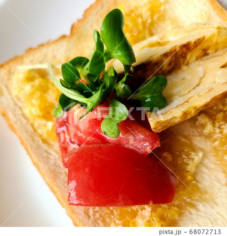 蜂蜜　はちみつ　トースト　トッピング　素材　背景 68072713