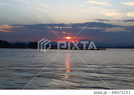 霞ヶ浦湖畔からの筑波山夕日 霞ヶ浦湖畔からの筑波山夕日 68073251