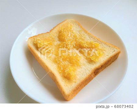 蜂蜜 はちみつ ハチミツ 自家製蜂蜜 トースト 食パン 素材 背景 蜂蜜 はちみつ ハチミツ 自家製蜂蜜 トースト 食パン 素材 背景 68073402