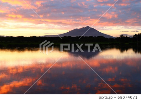 母子島遊水地からの筑波山日の出 68074071
