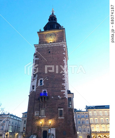 ポーランド　クラクフの旧市庁舎の塔 68074187