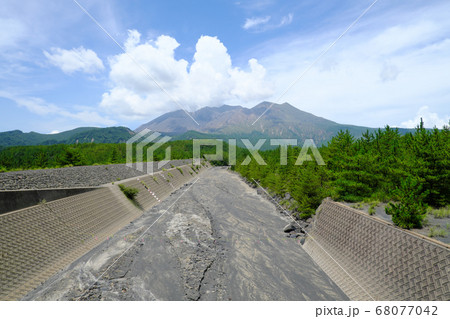 桜島のマグマが通る道 桜島のマグマが通る道 68077042