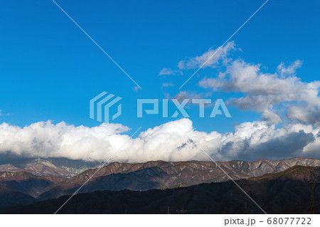 春の奥羽山脈の風景 春の奥羽山脈の風景 68077722