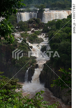イグアスの滝・ブラジル側遠景 イグアスの滝・ブラジル側遠景 68077887