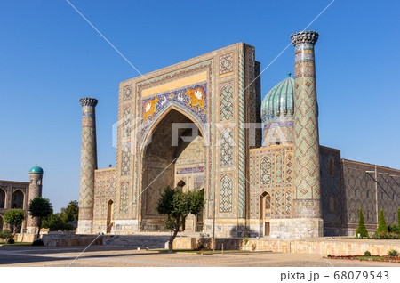 Sunset on Sher-Dor Madrasah in Registan square - Samarkand, Uzbekistan Sunset on Sher-Dor Madrasah in Registan square - Samarkand, Uzbekistan 68079543