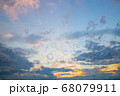 夕焼けとシャボン玉 68079911