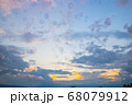 夕焼けとシャボン玉 68079912