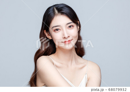 Portrait Of Beautiful Woman in Studio Portrait Of Beautiful Woman in Studio 68079932