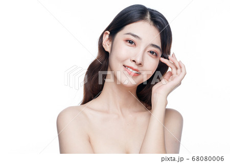 Portrait Of Beautiful Woman in Studio 68080006