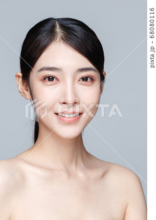 Portrait Of Beautiful Woman in Studio Portrait Of Beautiful Woman in Studio 68080116