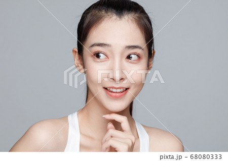 Portrait Of Beautiful Woman in Studio Portrait Of Beautiful Woman in Studio 68080333