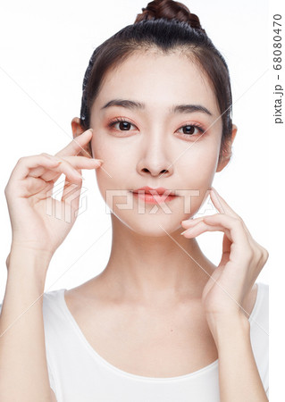 Portrait Of Beautiful Woman in Studio Portrait Of Beautiful Woman in Studio 68080470