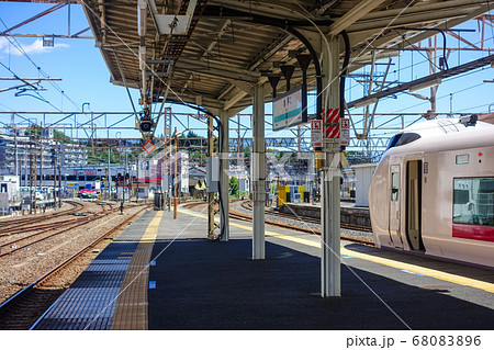 沢山の線路が通る水戸駅のホームの写真素材 6806