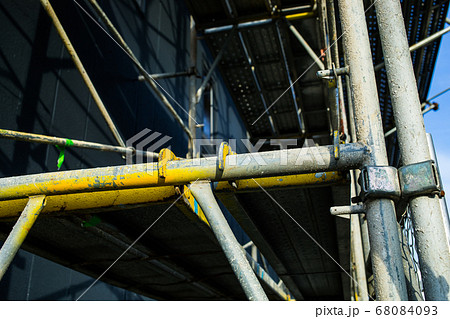 ビルの足場 68084093