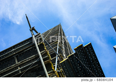 ビルの足場 68084104