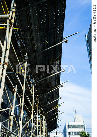 ビルの足場 68084111