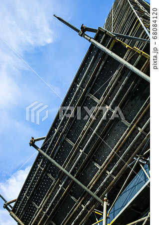 ビルの足場 68084120