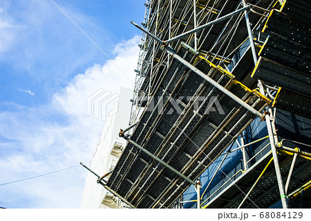 ビルの足場の写真素材