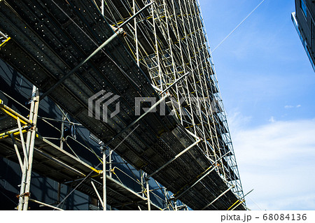 ビルの足場 ビルの足場 68084136
