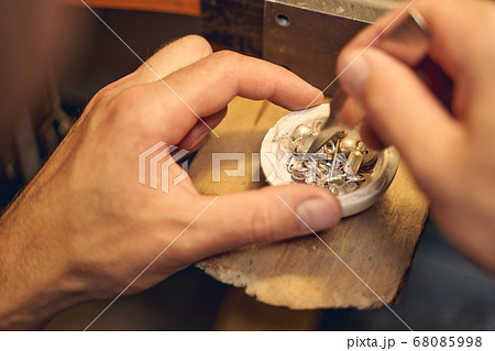 Craftsman choosing a workpiece on the crucible 68085998