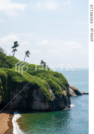 8月撮影／越前加賀国定公園　日本海の加佐岬灯台のある加佐の岬 68086128