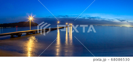 原岡海水浴場の原岡桟橋　夜景　パノラマ 68086530