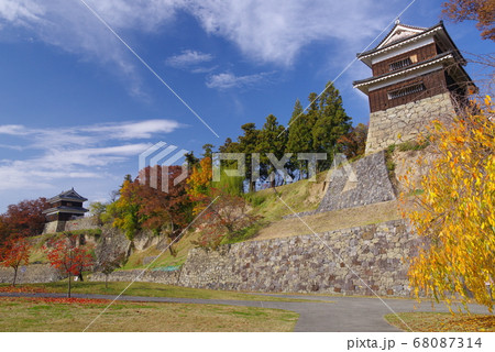 上田城に映える紅葉と青空の写真素材