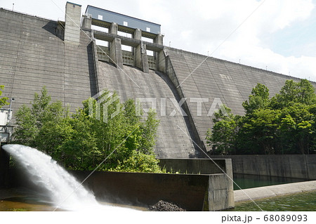 ダム下から写した金山ダム 68089093