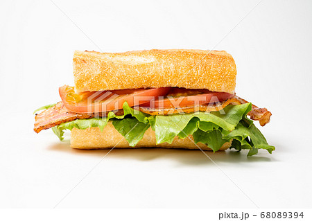 白バックのBLTパン 68089394