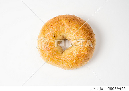 白背景のベーグル 白背景のベーグル 68089965