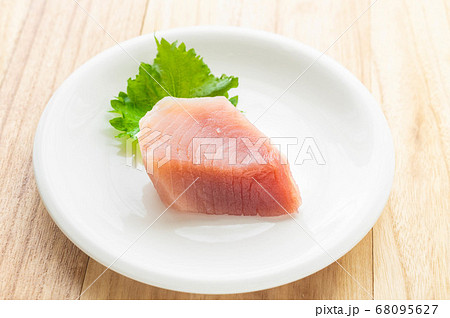 ビンチョウマグロのブロック ビンチョウマグロのブロック 68095627