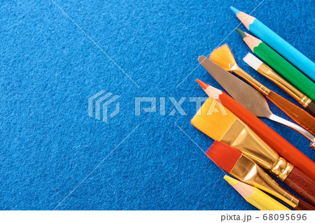Art materials, products for drawing. Stationery 68095696
