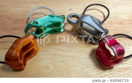 Four belay devices, two of them with guide mode function Four belay devices, two of them with guide mode function 68096719