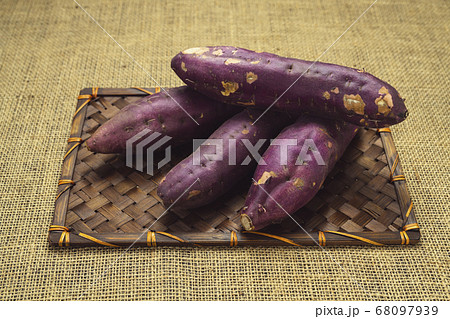 さつま芋　生　なると金時の新物 68097939