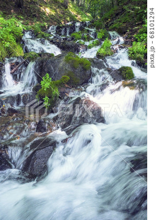 強清水の滝（縦） 68101294