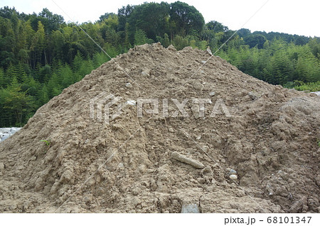 仮置残土 68101347