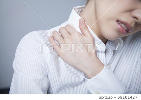 肩凝りのOL 68101427
