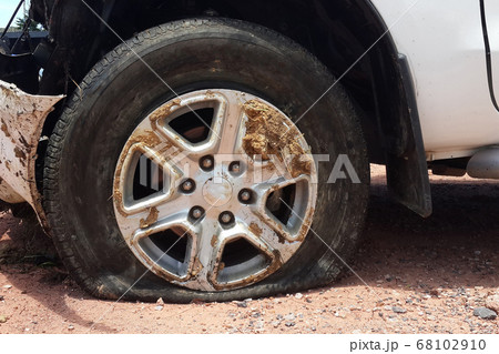 Tire explosion at high speed 68102910