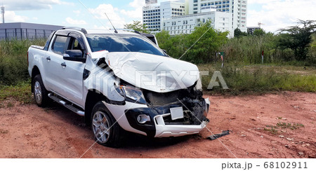 Car accident on the road 68102911