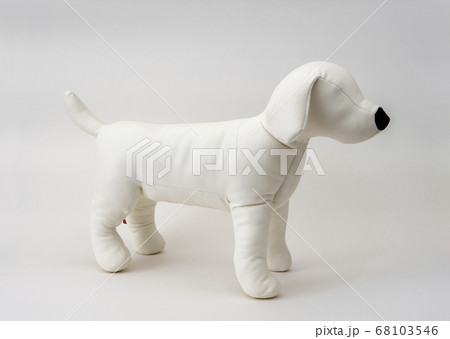 犬の形の白いマネキンの写真素材