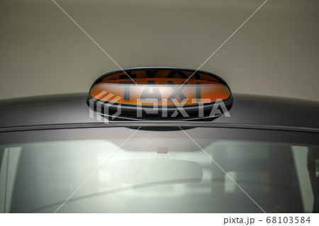 タクシーのランプ 68103584