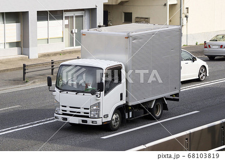 箱トラック　輸送トラック	 68103819