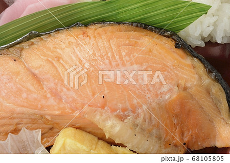 鮭西京焼き 68105805