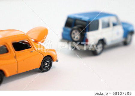 故障した車 故障した車 68107209