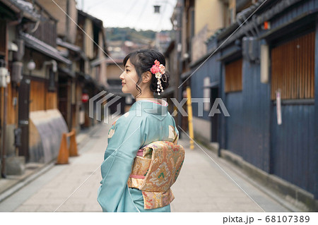 着物の女性　京都　祇園 68107389