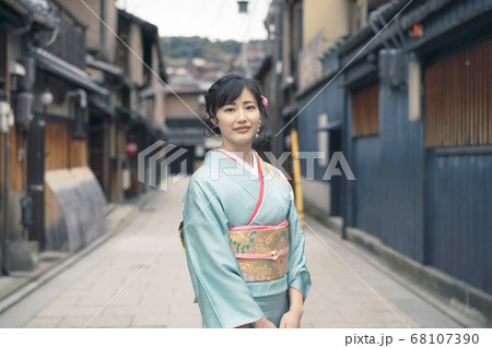 着物の女性 京都 祇園 着物の女性 京都 祇園 68107390