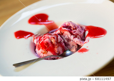 Ice cream with berry jam 68111497
