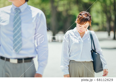 ガッカリするビジネスウーマン 68112629