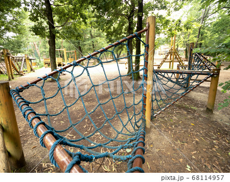 フィールドアスレチックの遊具 68114957