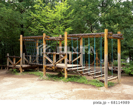 フィールドアスレチックの遊具 68114989